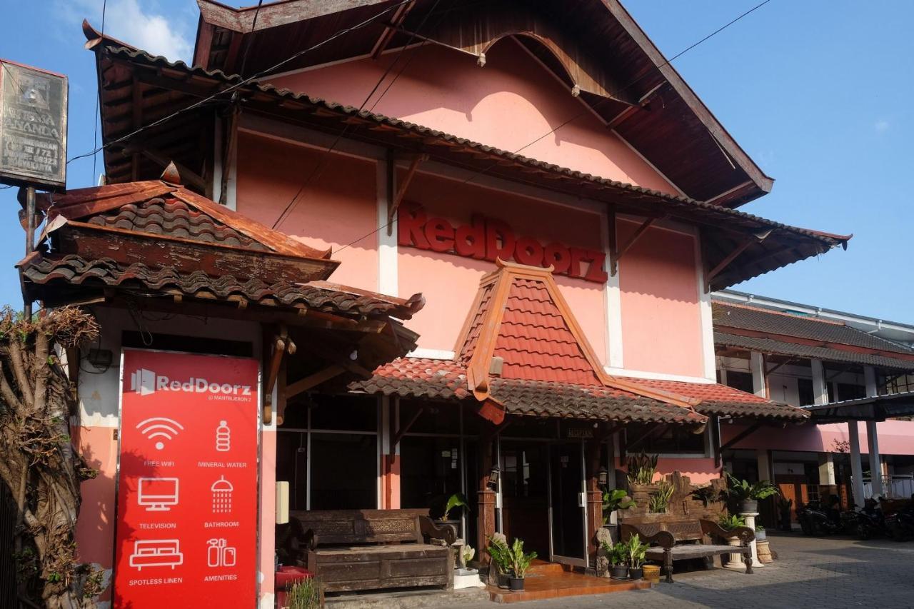 Reddoorz @ Mantrijeron 2 Hotel Yogyakarta Exterior photo